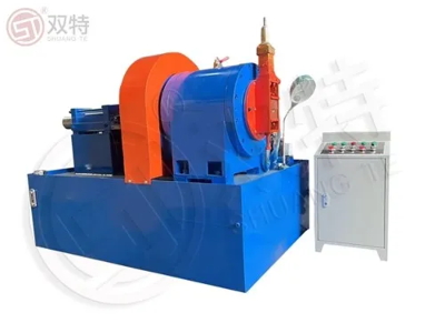 Machine de gaufrage de tubes en acier